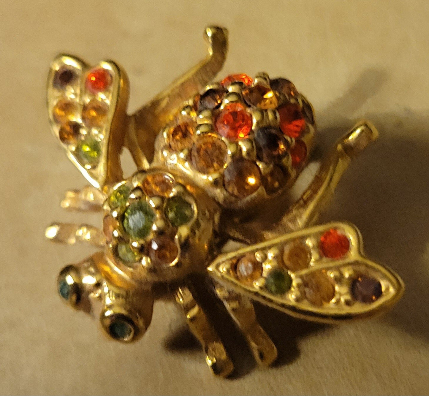 Joan Rivers swarovski crystal pave bee pin brooch 1 1/4 inches