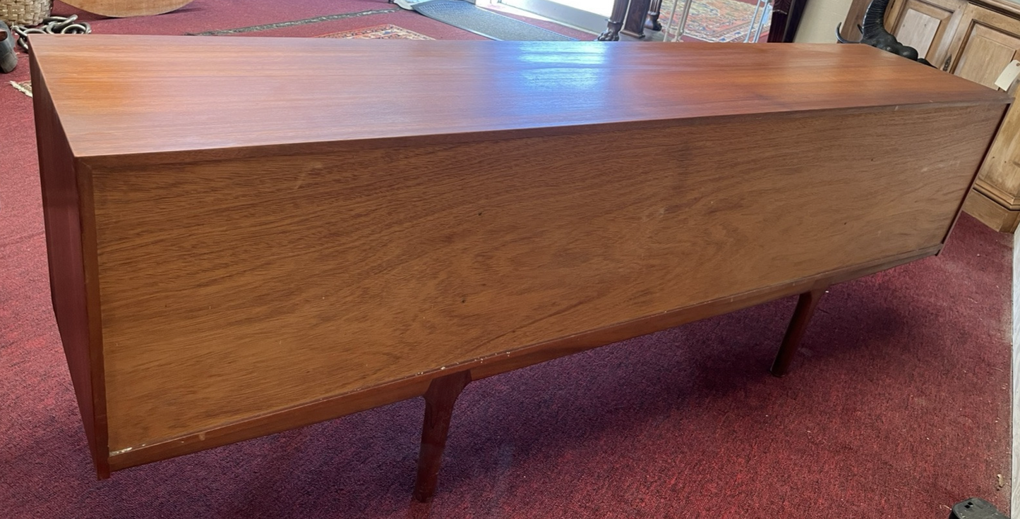 1960's McINTOSH 'DUNFERMLINE' MID-CENTURY MODERN TEAK SIDEBOARD w/ FOLDOUT BAR