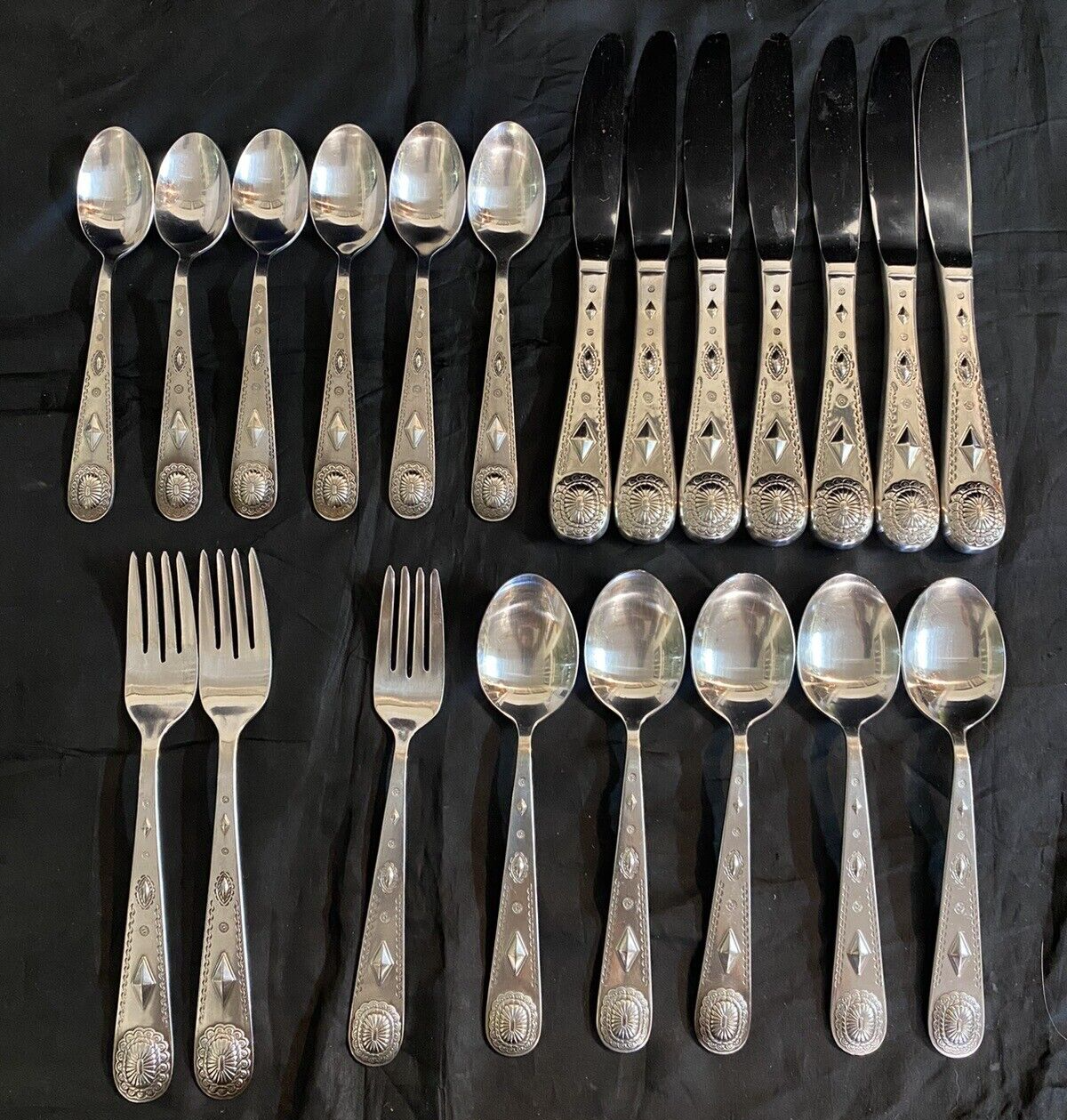 Wallace "Taos" Stainless Steel 8 3/4" Butter Knives Set of 7