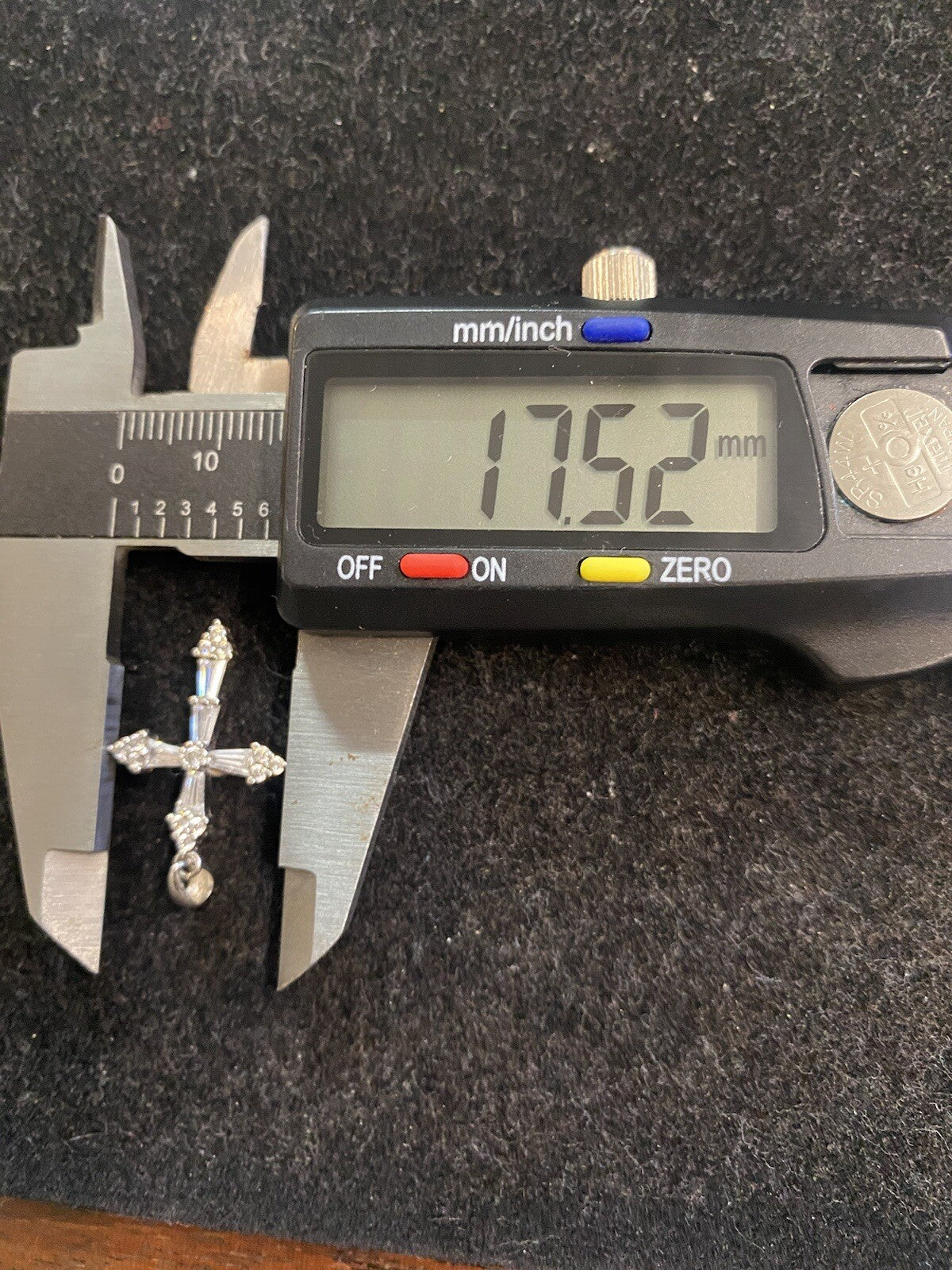 Sterling Silver 925 CZ Stone Cross Shaped Pendant 1.7g