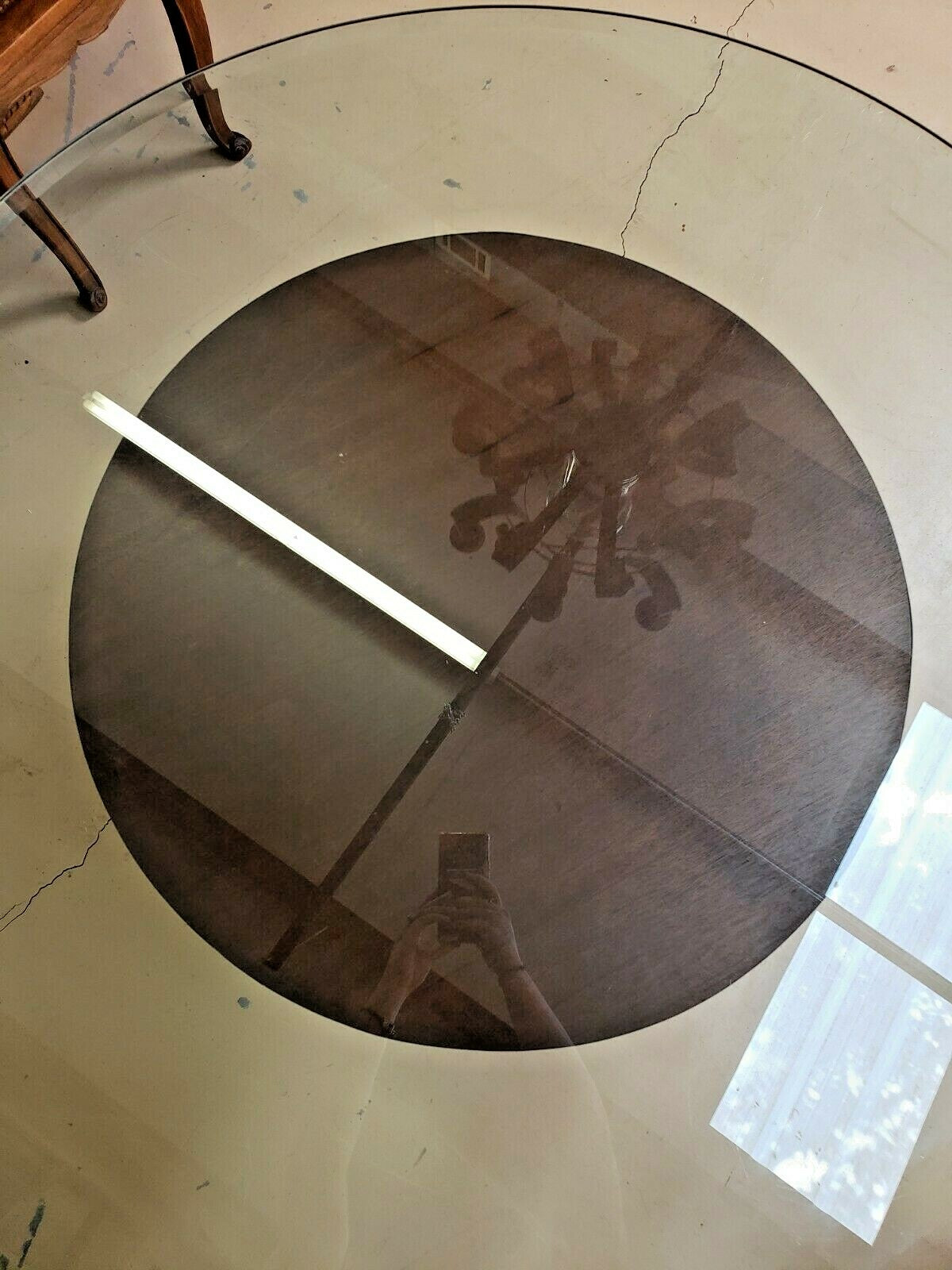 4 ft round Glass Top Table w Carved Mahogany Pedestal Base Great Foyer Breakfast