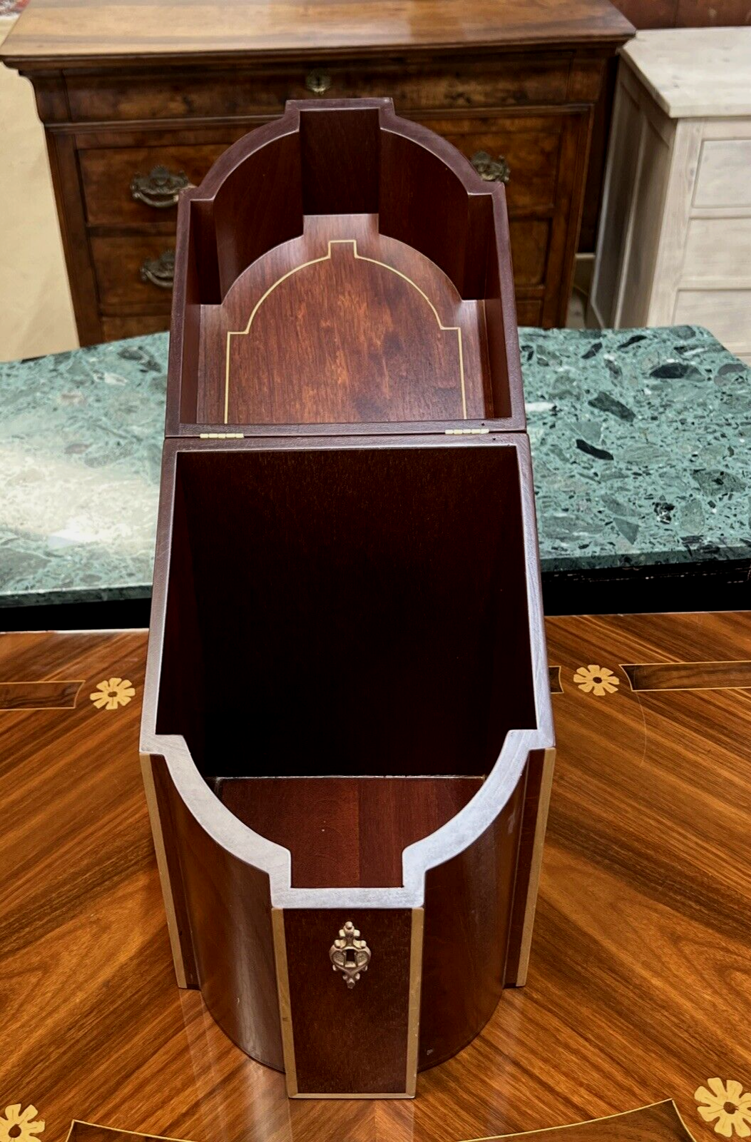 Neoclassical Hepplewhite style Open Mahogany Knife Box Storage