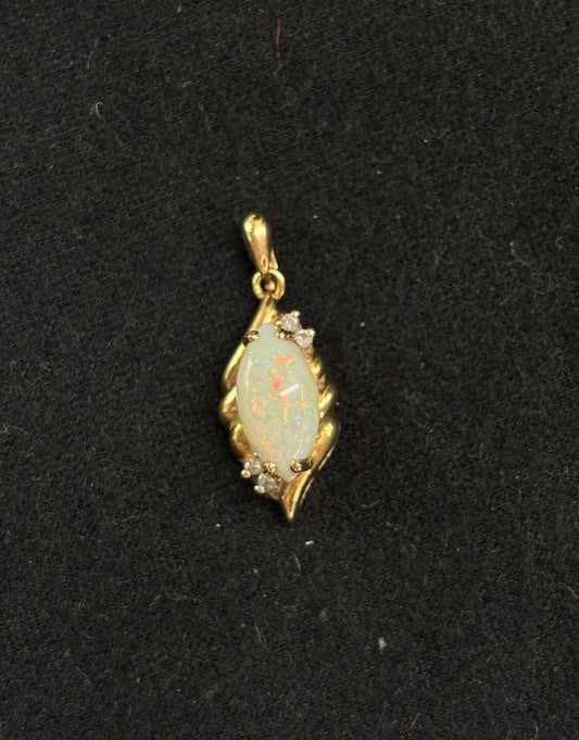 1.87g 14K Yellow Gold & Opal Pendant Necklace 18.25" 14k Yellow Gold Chain