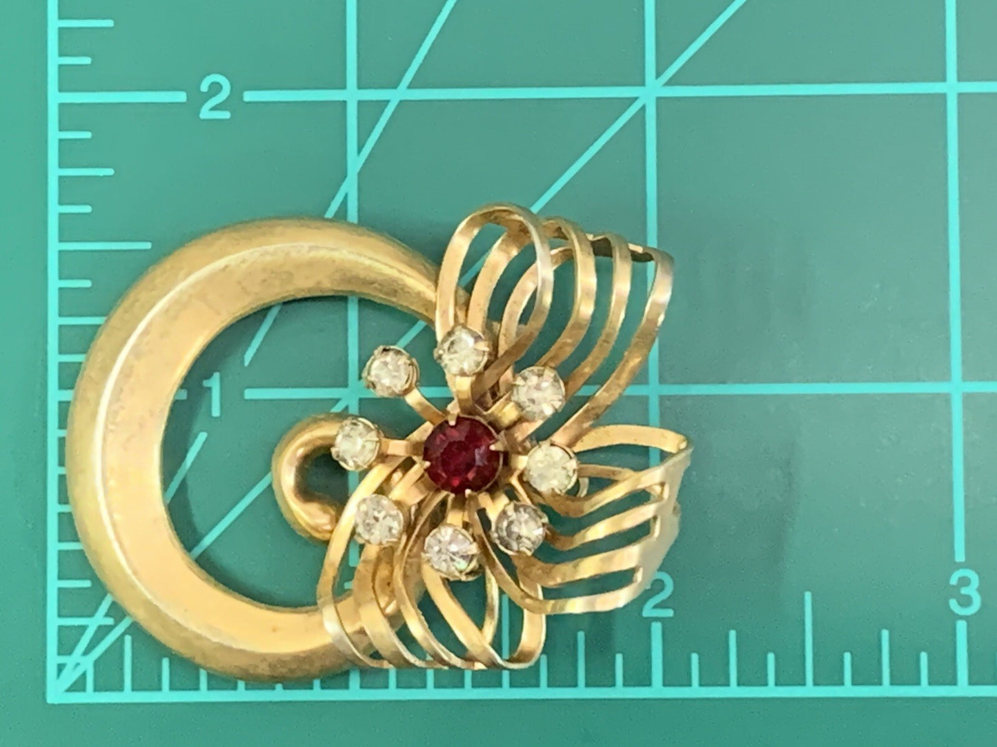 1940's Gold Circle Flower Brooch Pin Pendant Ribbon with Ruby and Rhinestones