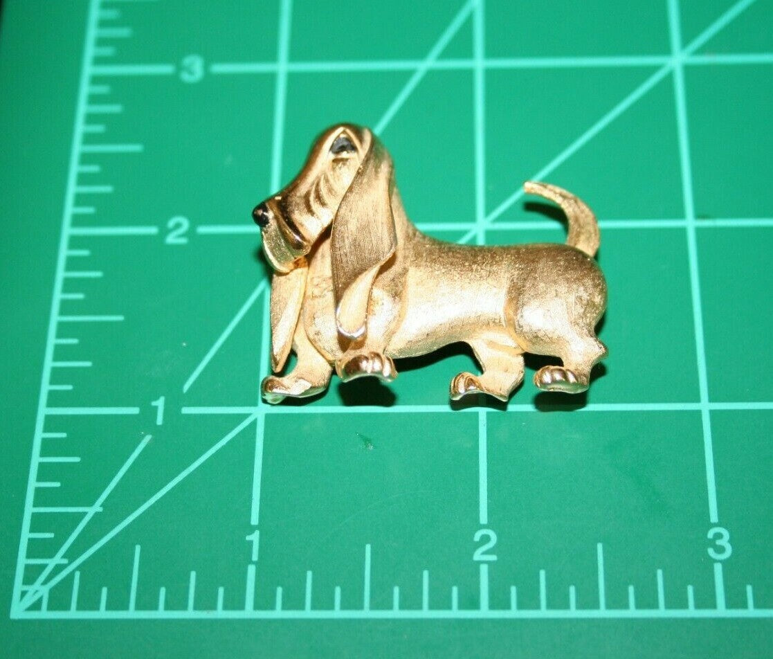 50s Signed BOUCHER Goldtone BASSET HOUND Shape Pin Brooch #81716