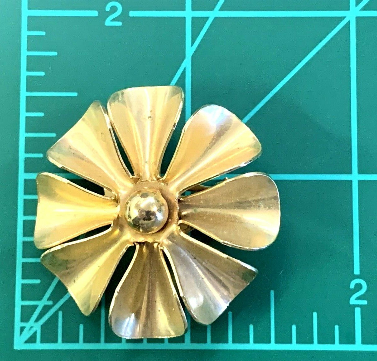 Vintage Large All Metal Flower Earrings Clip On Gold Tone 3D 1.5"