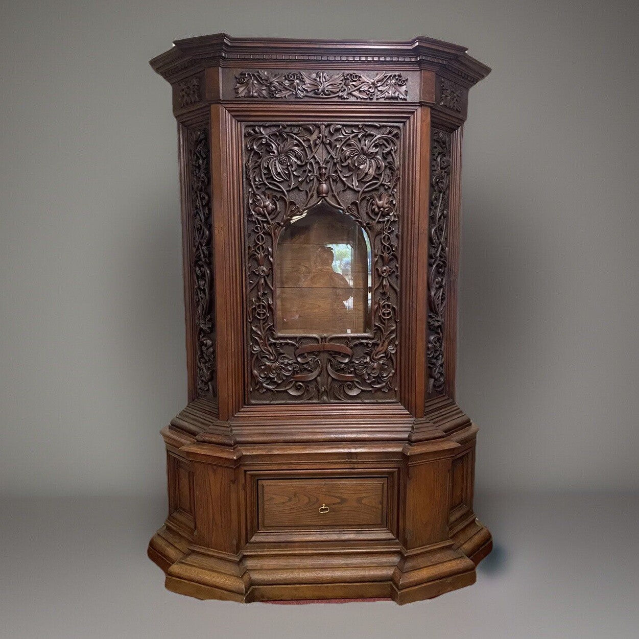 ANTIQUE GUN CABINET BLACK FOREST HEAVILY CARVED OAK DISPLAY 96.5" NBA OWNERS