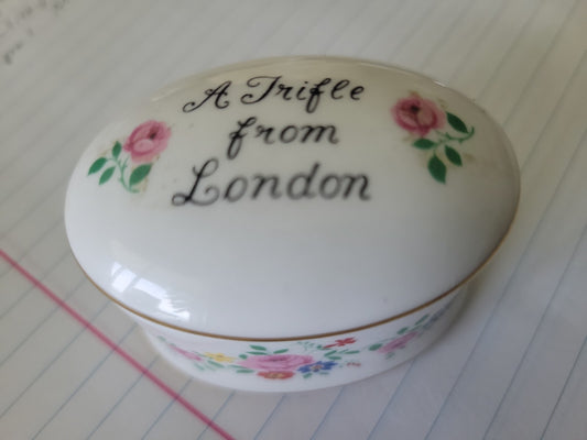 VINTAGE ENGLISH CROWN STAFFORDSHIRE OVAL JEWELRY RING BOX A TRIFLE FROM London