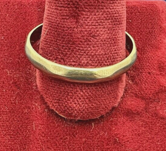 14k White  Gold Ring Shaped Faceted Band  signed JB  sz 8.5, 2.82g  3.37mm wide