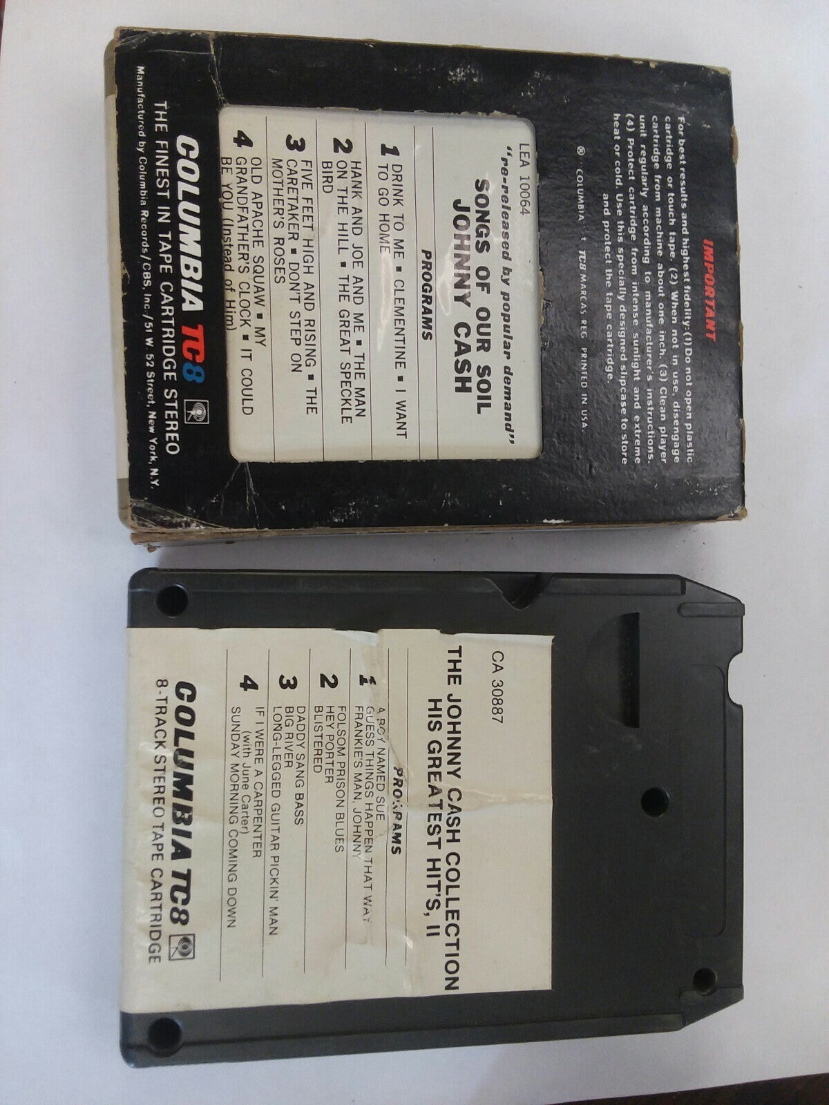 Pair JOHNNY CASH & HIS GREATEST HITS II & Songs of our soil Untested