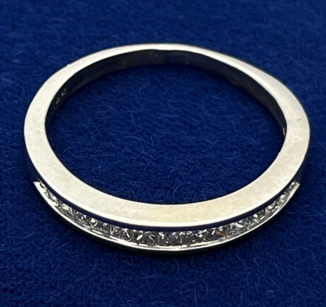 14k White Gold 15 Diamonds (.5 TCW) Band Ring 2.57g Size 7 3/8