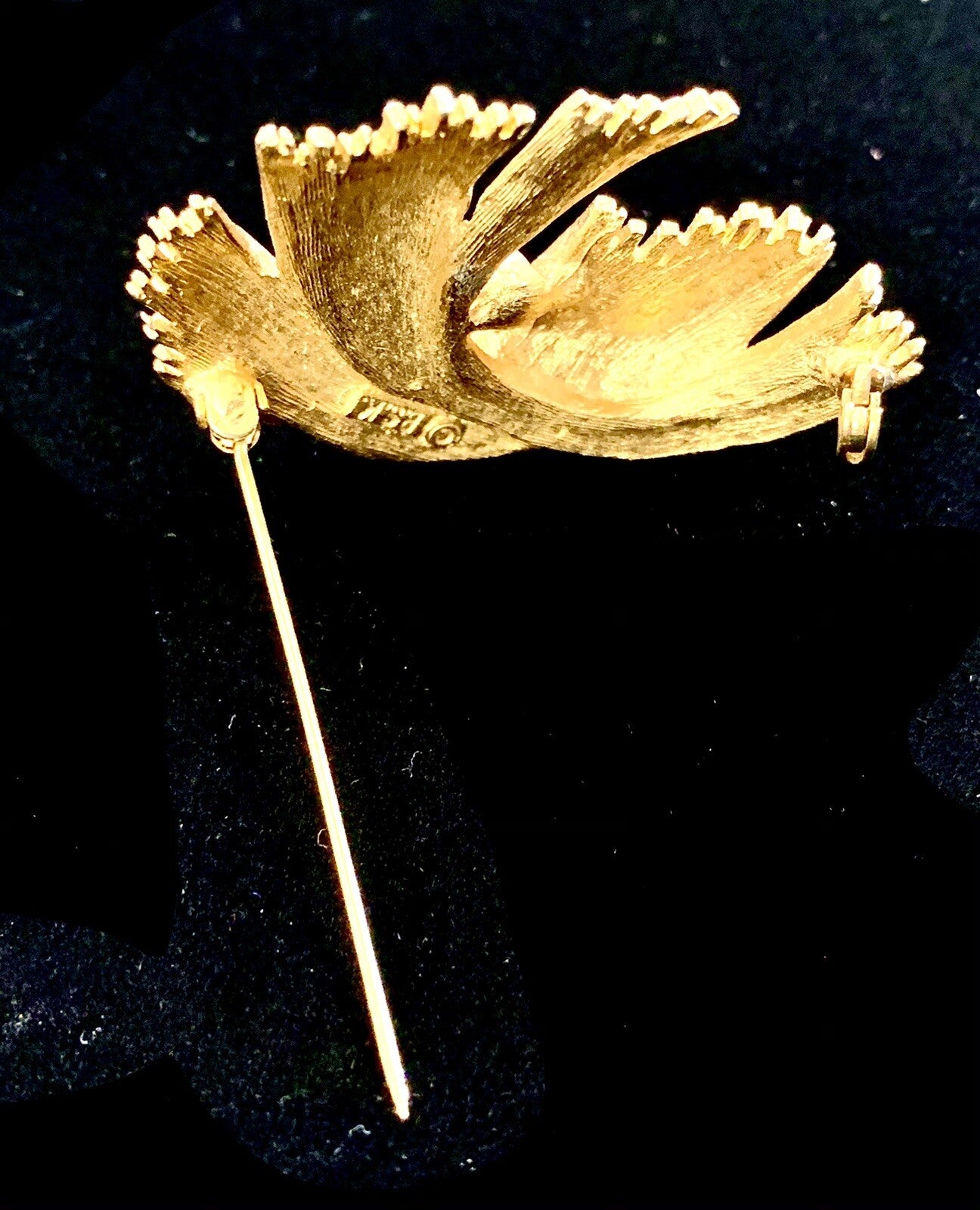 Vintage Gold Tone BSK Signed Stylized Leaf Brooch Pin w/ Single Pearl