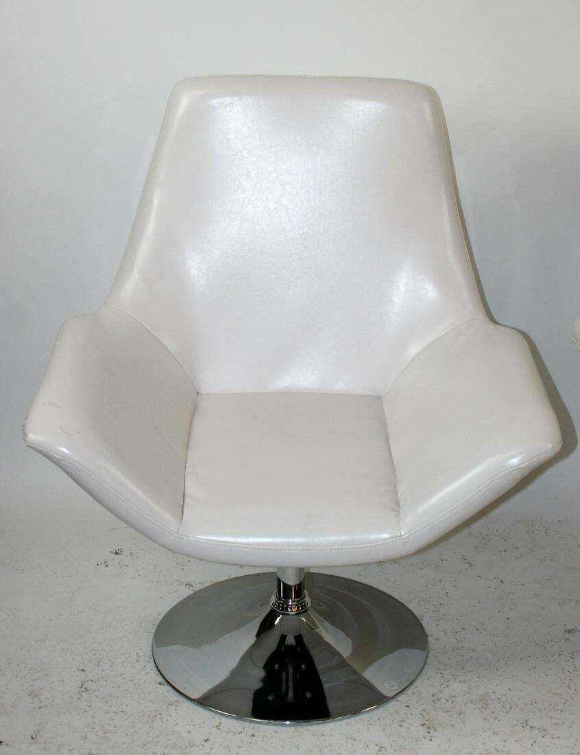 Eero Saarinen style Mid Century Modern White Chair
