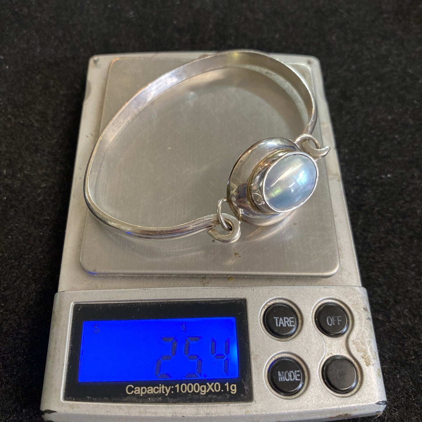 Handmade VTG Sterling & Gray Moby Pearl Bangle Bracelet Sz. 7 25.4g TESTED JM7