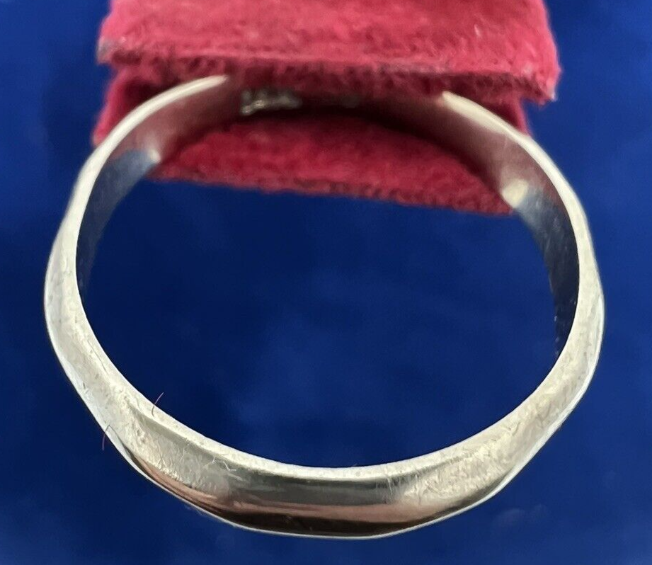 14k White  Gold Ring Shaped Faceted Band  signed JB  sz 8.5, 2.82g  3.37mm wide
