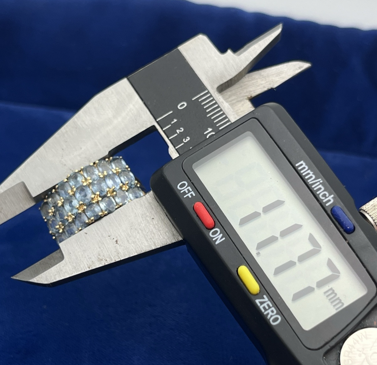 14k Yellow Gold 21 Blue Topaz Ring 5.8 g size 6.75 Thailand CID