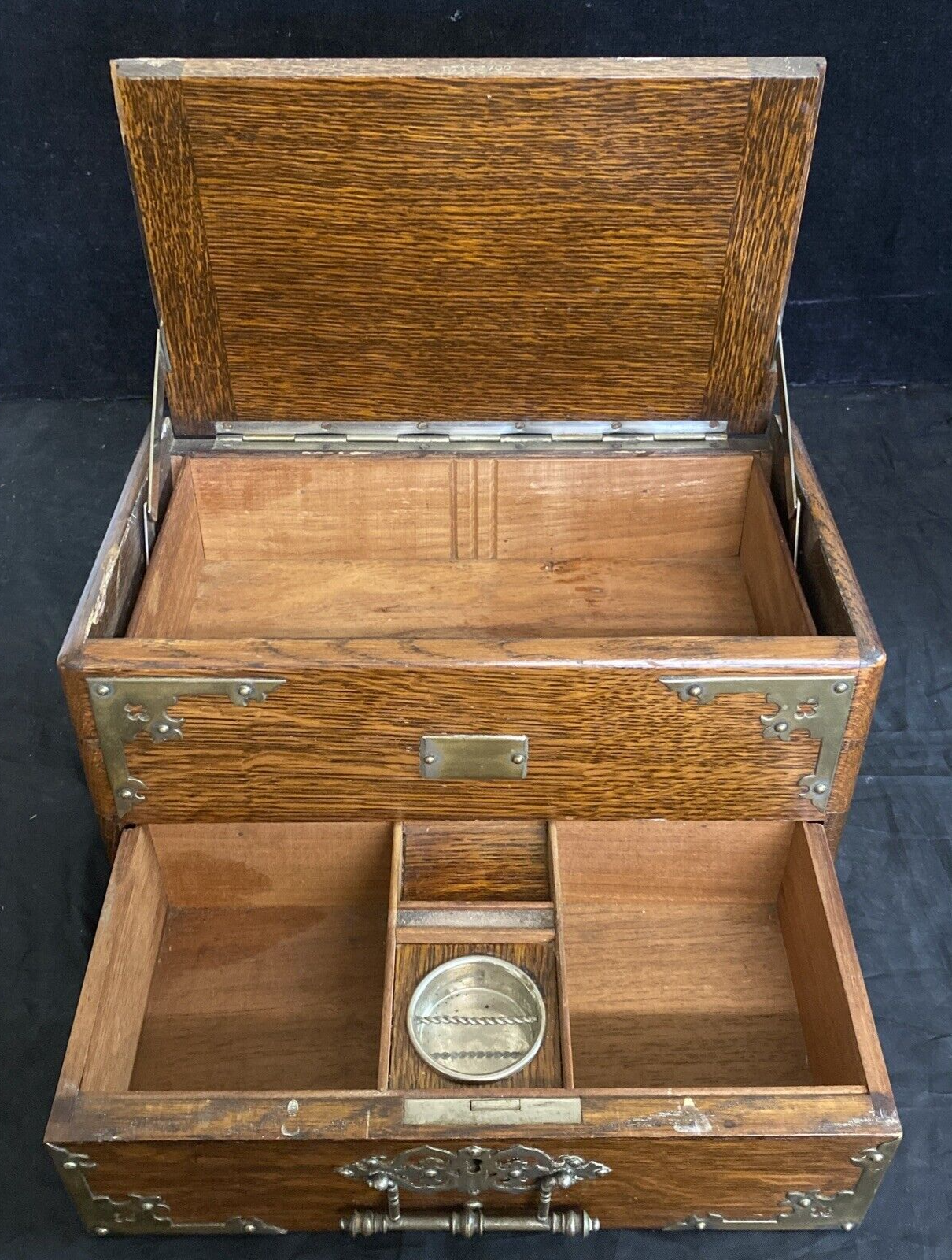 ENGLISH EDWARDIAN GILT METAL-MOUNTED OAK SMOKERS BOX CADDIE CHEST