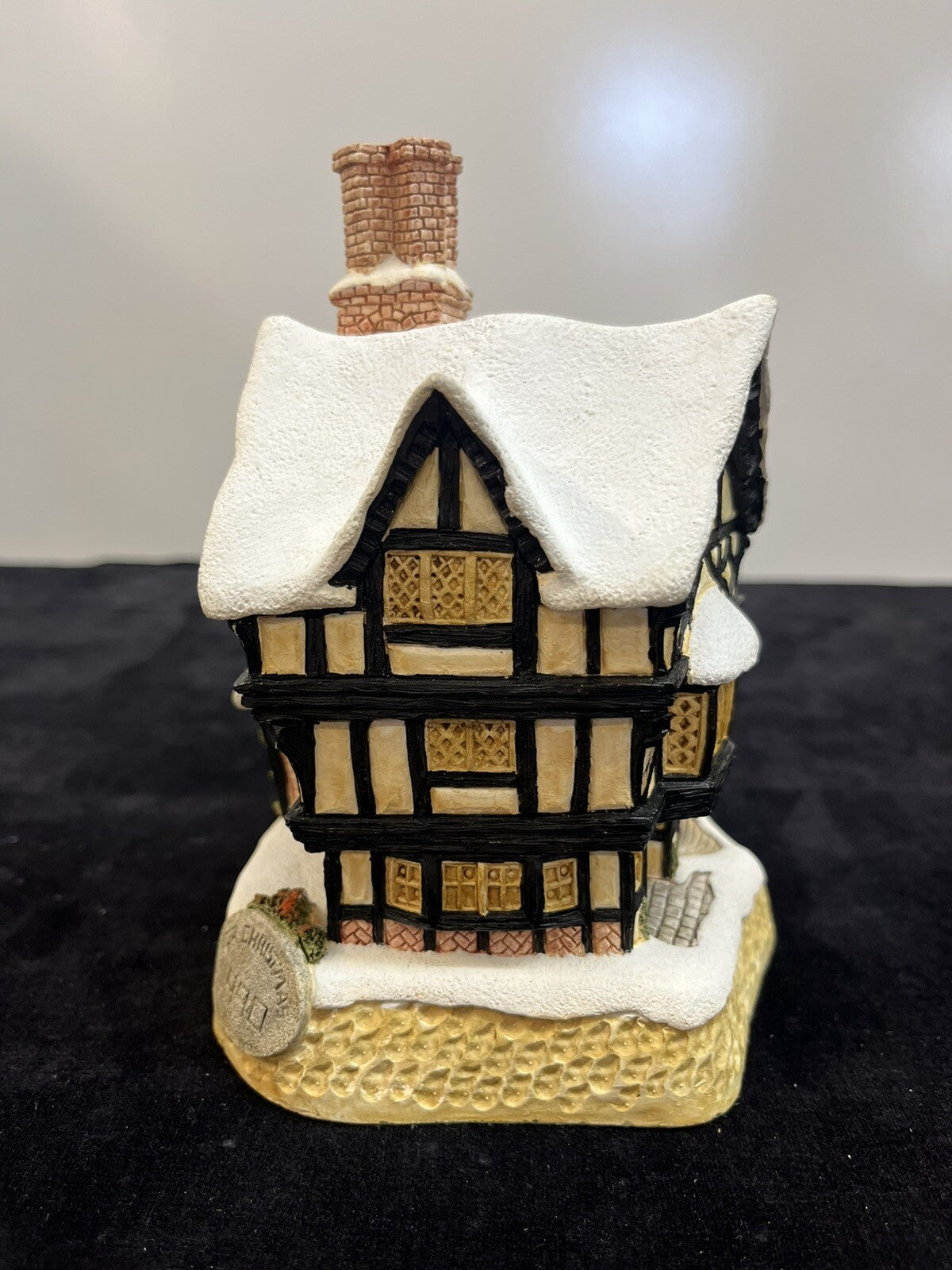 VINTAGE DAVID WINTER COTTAGES MISTER FEZZIWIGS EMPORIUM - ORIGINAL BOX  COA 1990