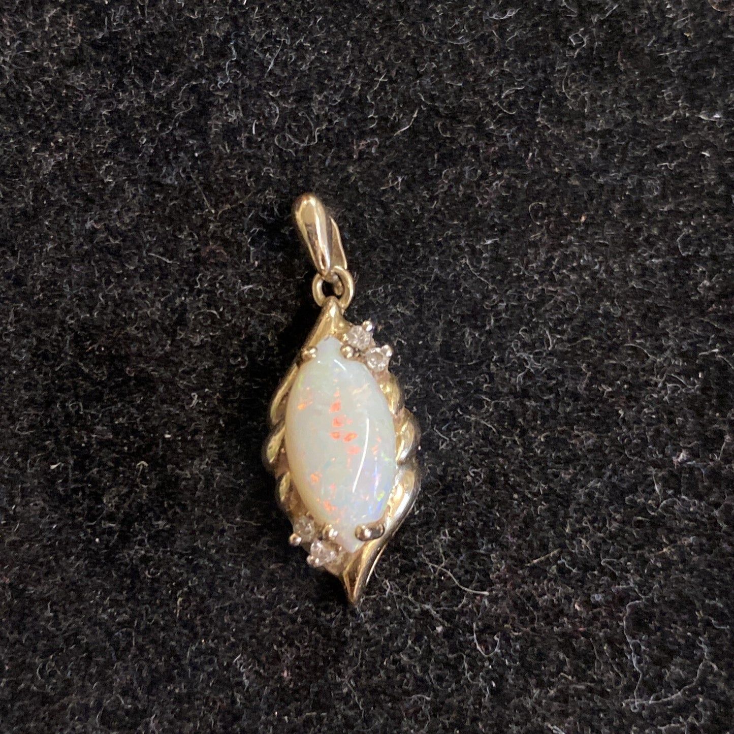 1.87g 14K Yellow Gold & Opal Pendant Necklace 18.25" 14k Yellow Gold Chain