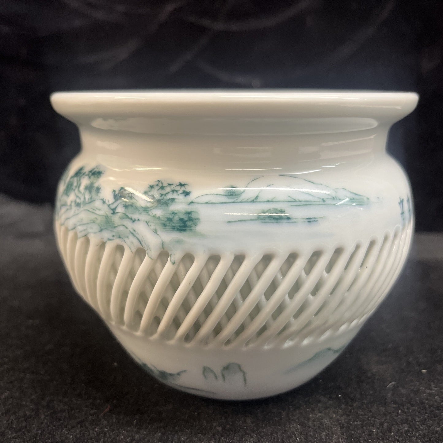 Mid-Century Hand Painted Imari Japan "Mountain Sea" Woven Lattice Vase 7"