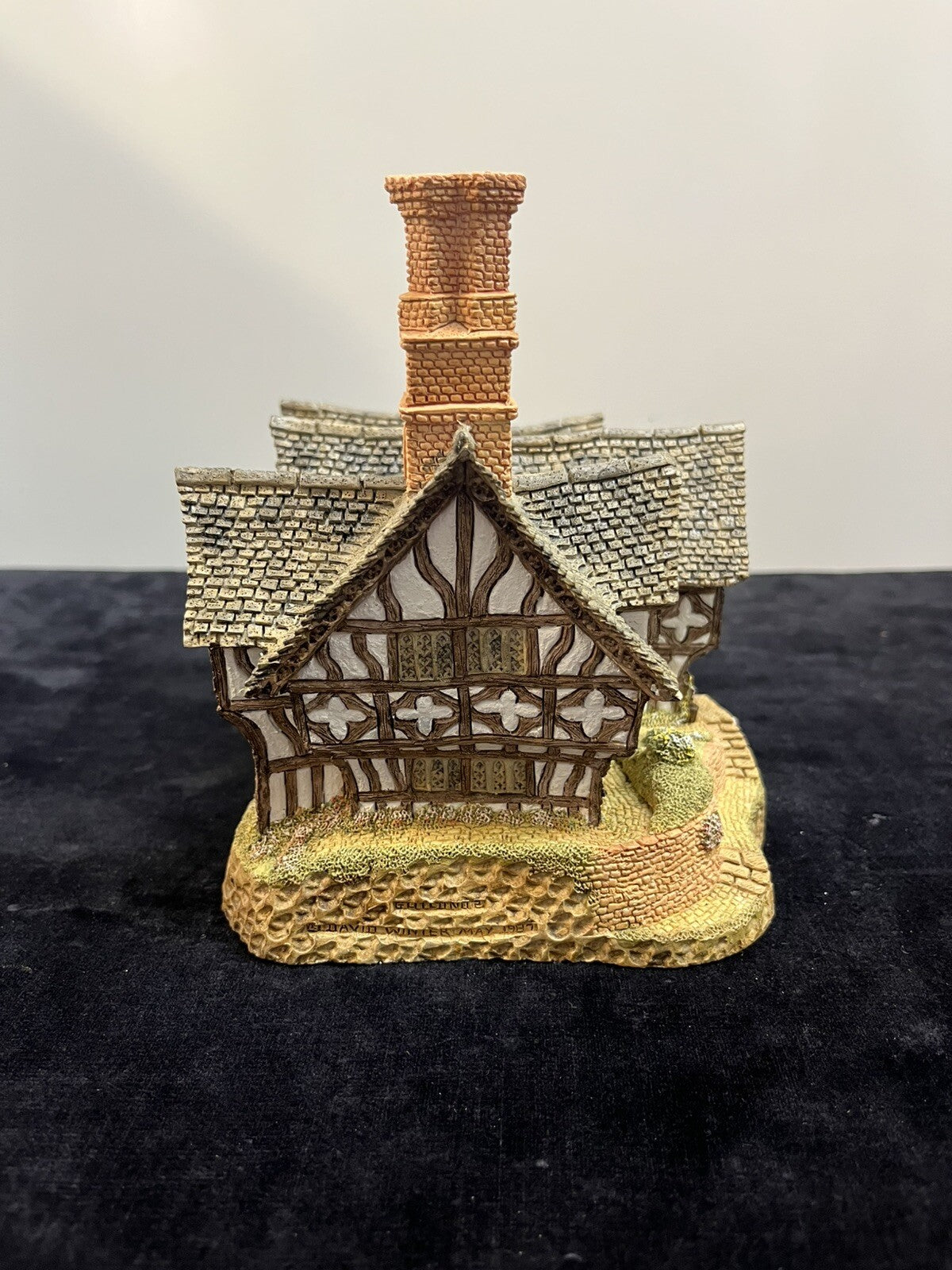 David Winter Queen Elizabeth Slept Here W / COA / Box / Packaging