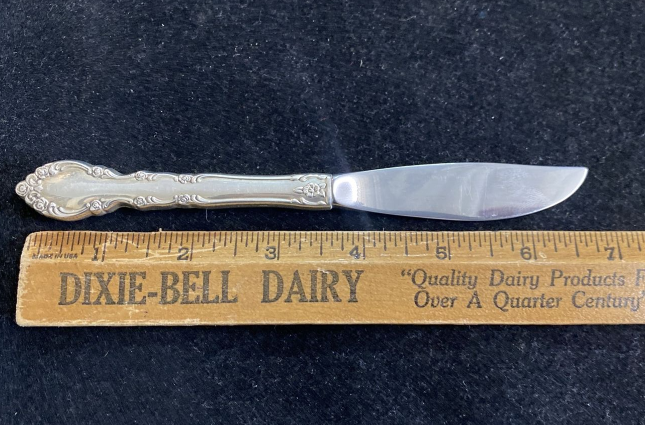 Sterling Heirloom Grandeur Pattern by Oneida 6 3/4" Master Butter Knife 48g