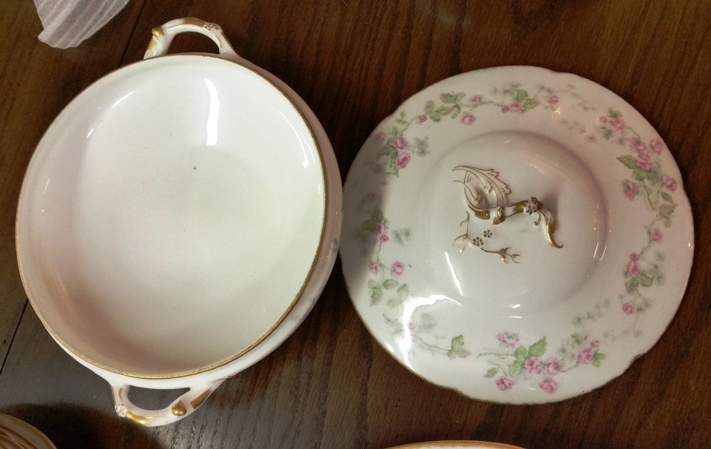 T Haviland Round Cov Veg Bowl 1903 Pink Roses/Green Leaves/Sm Gray Flowers S161V