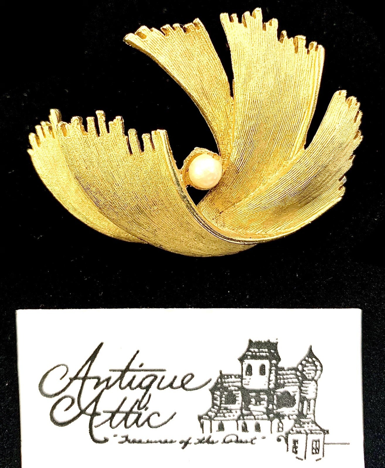 Vintage Gold Tone BSK Signed Stylized Leaf Brooch Pin w/ Single Pearl