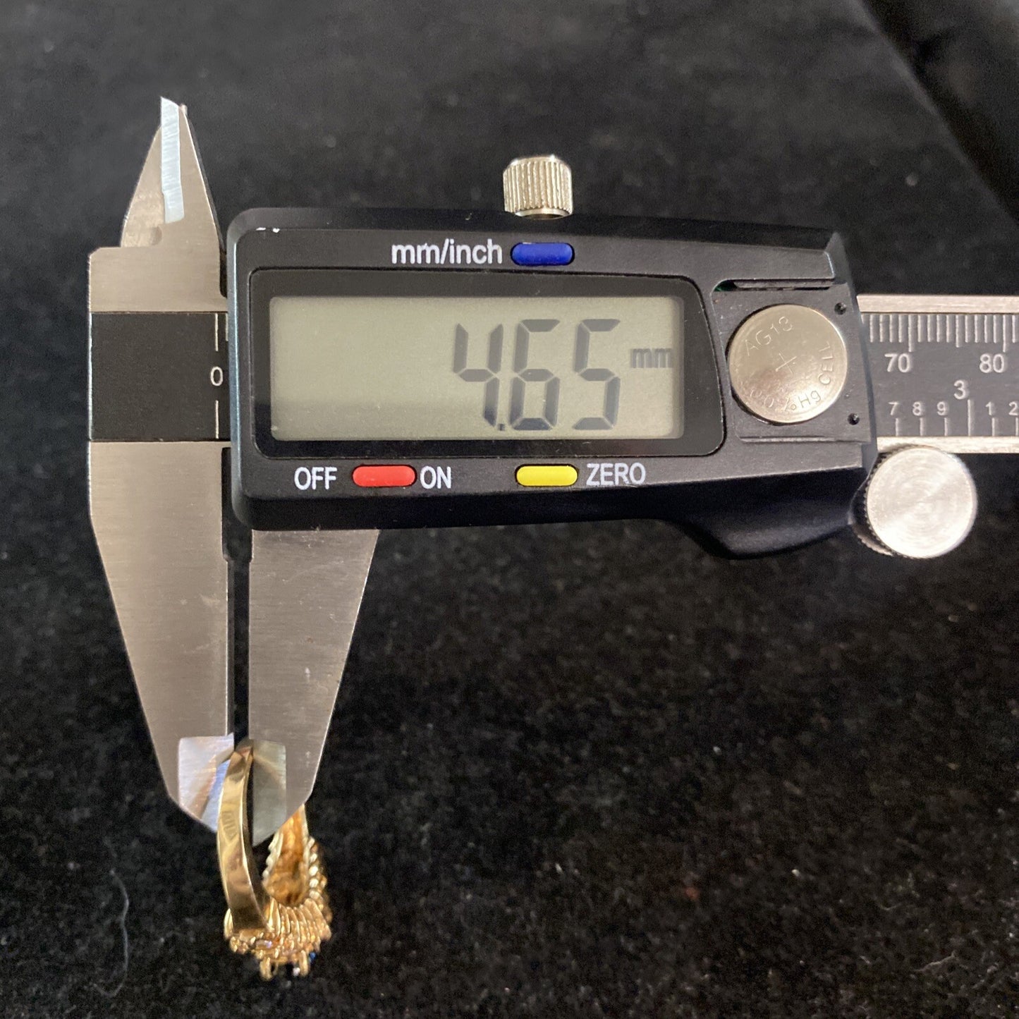 Vintage 14k gold Sapphire and Diamond  Ring Size 6.25 5g total 27 diamonds