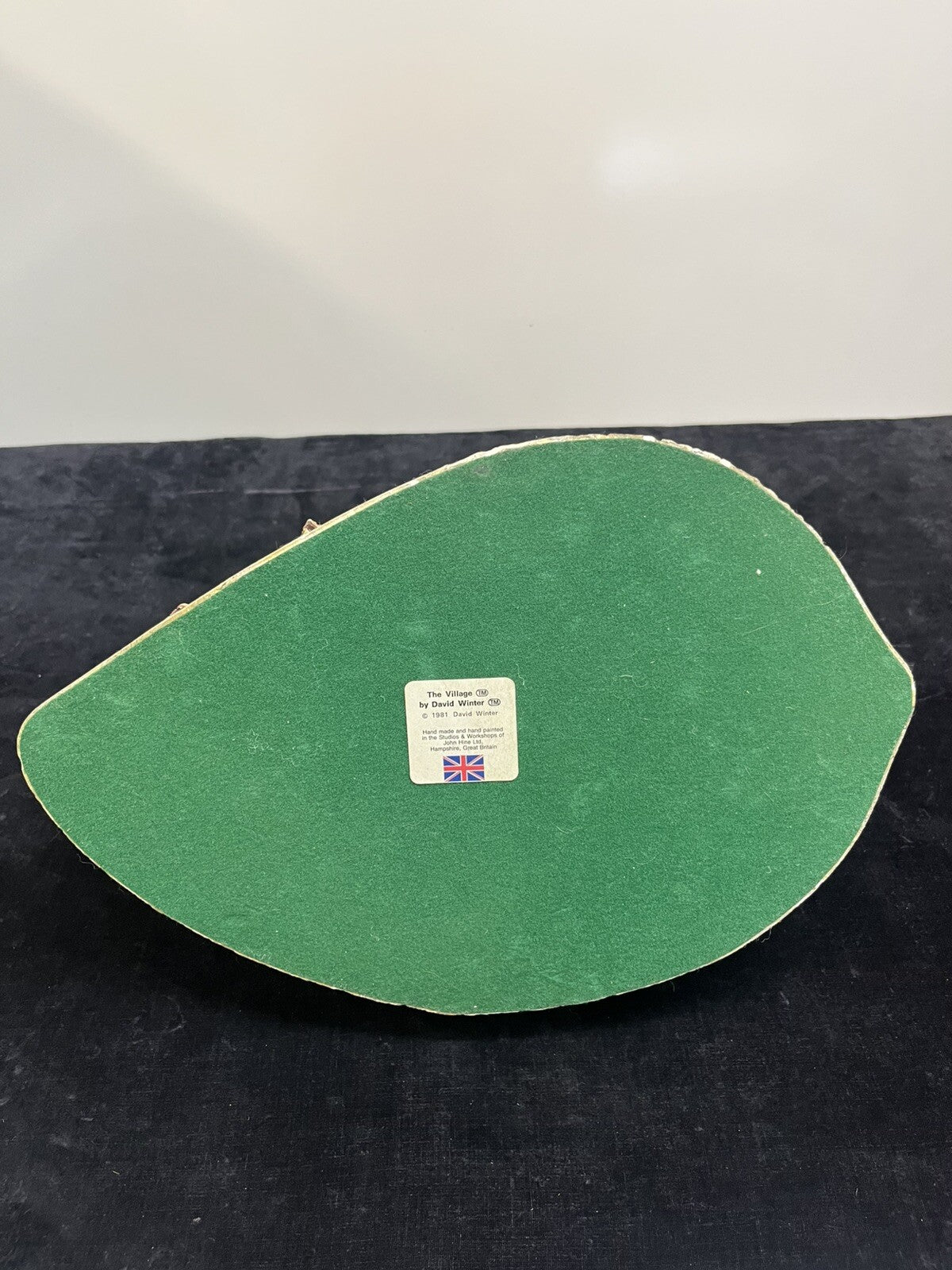 Vtg David Winter Cottages "The Village"   England  1981 Retired