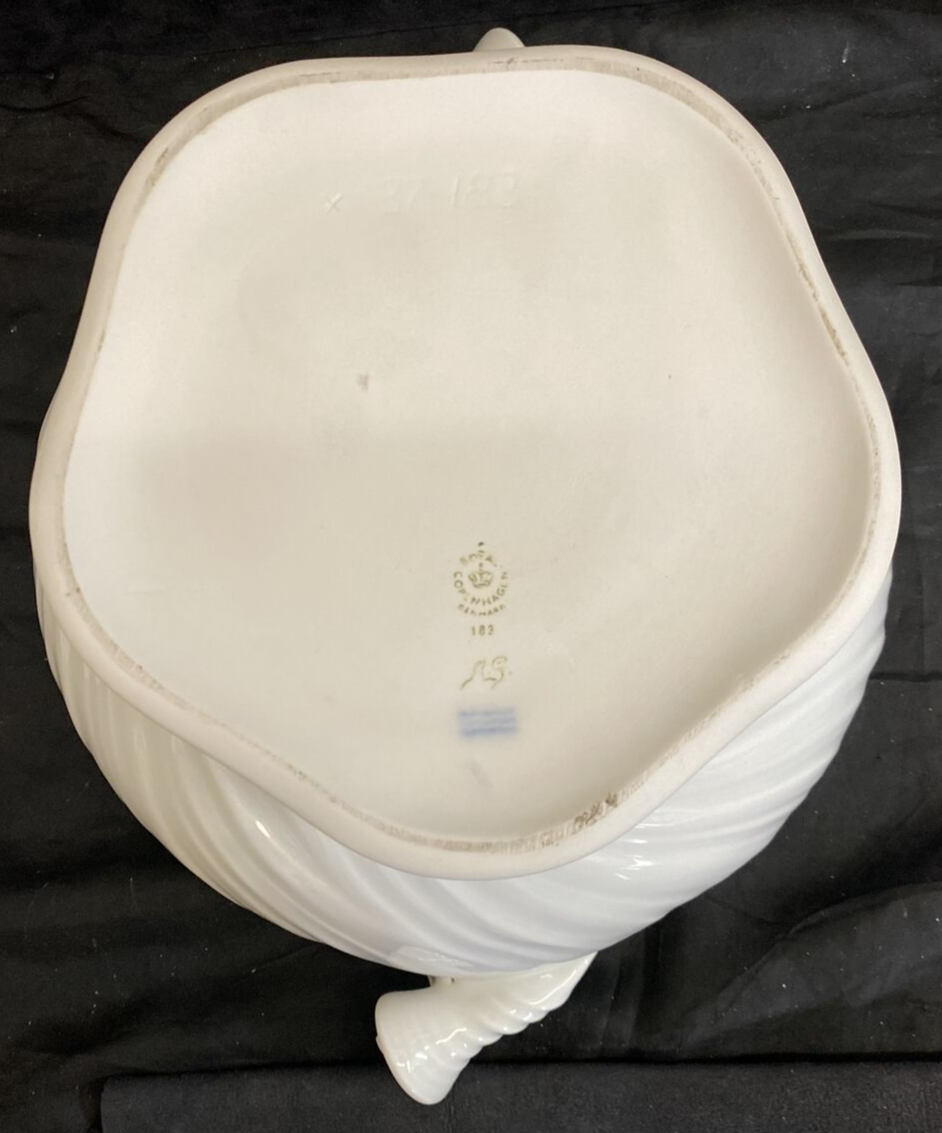 Royal Copenhagen 14180 White Shell Nautilus Konkylie Triton Tureen W 6 Bowl Set