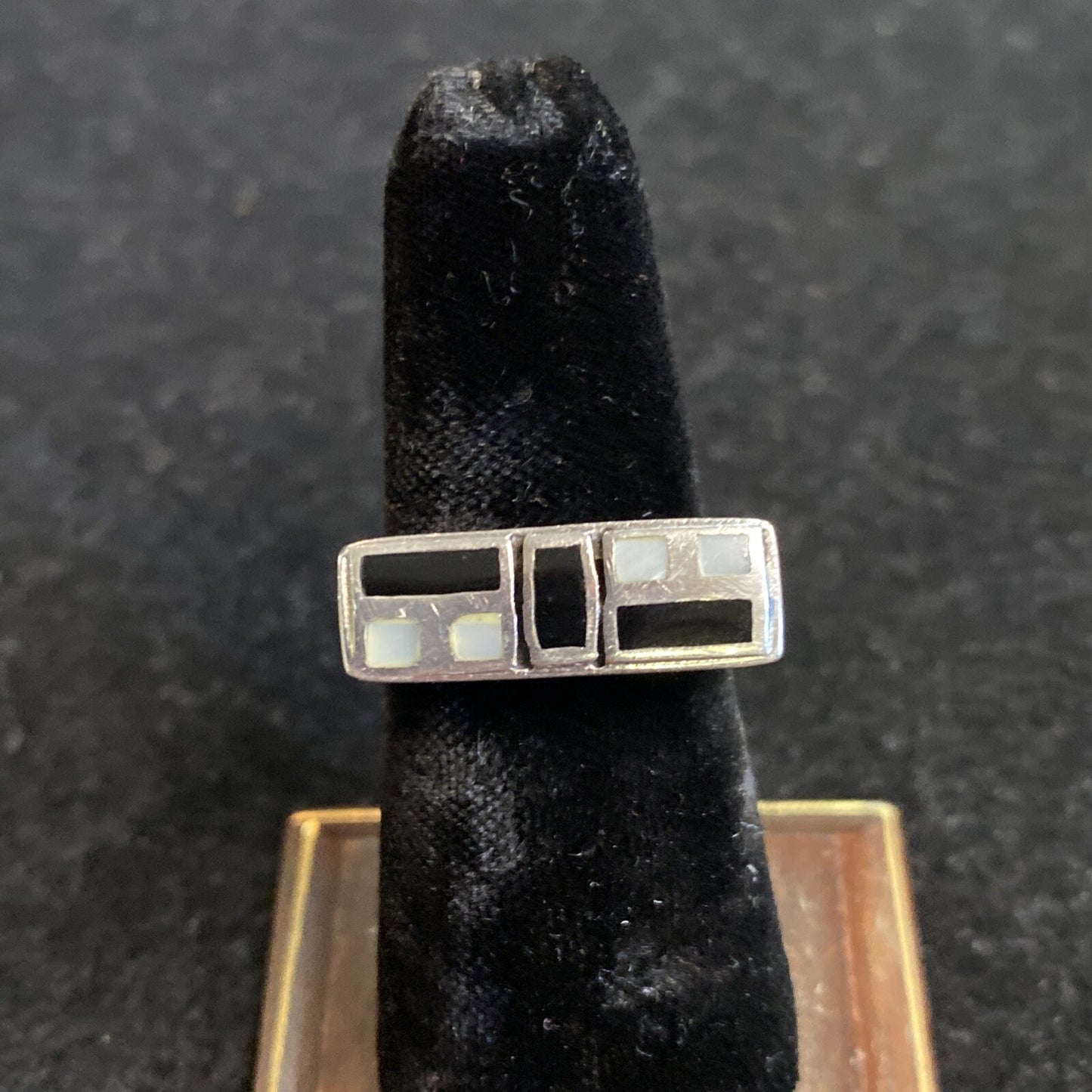 Sterling Silver 925 Mother of Pearl & Onyx Ring SZ 6.75 4.5g JM21