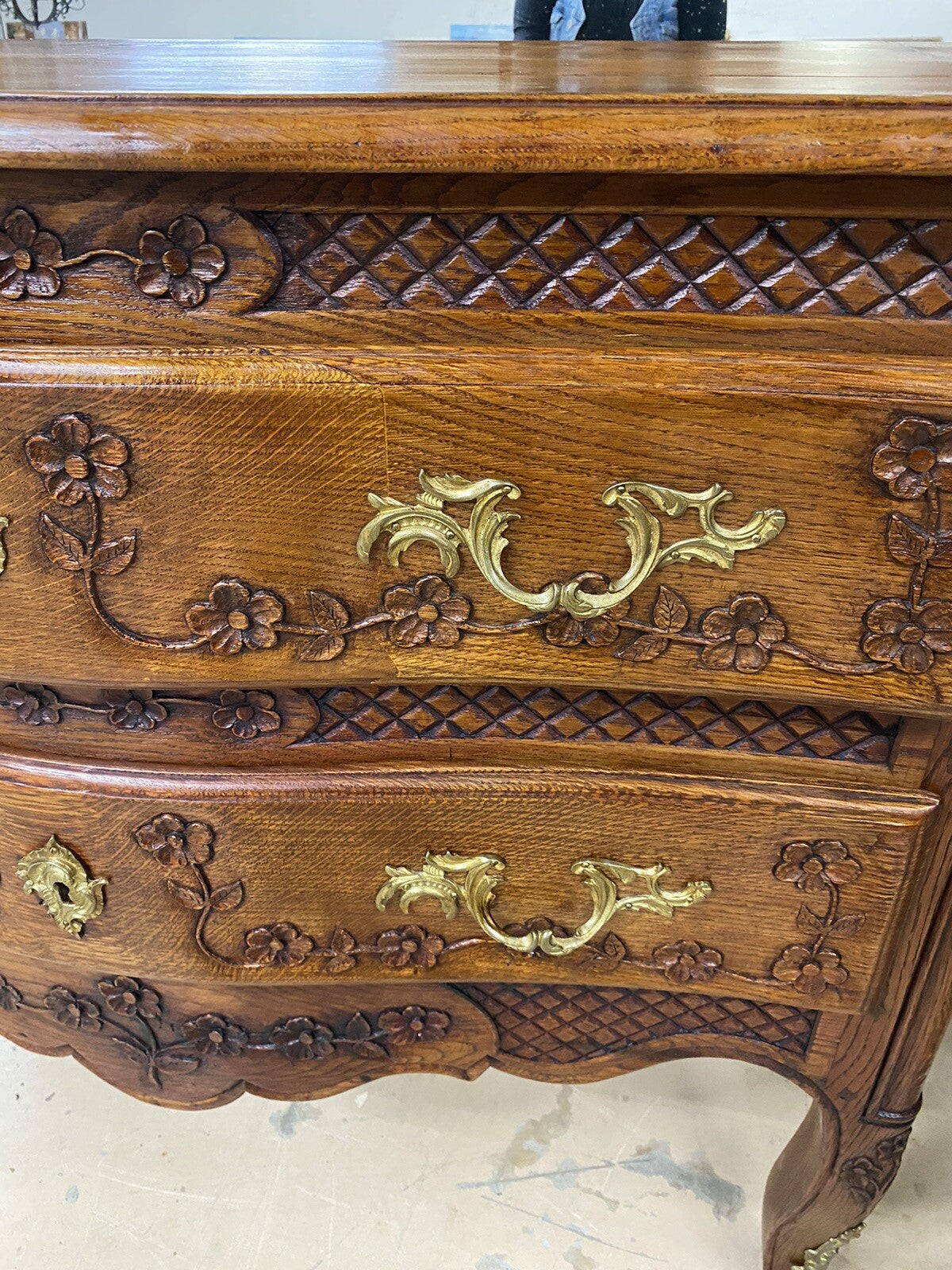 FRENCH PROVINCIAL LOUIS XV STYLE OAK COMMODE