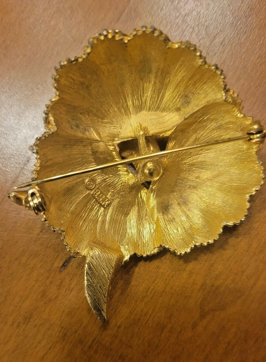 Vtg Signed BSK Textured Gold Tone Pearls Large Flower Brooch Pin