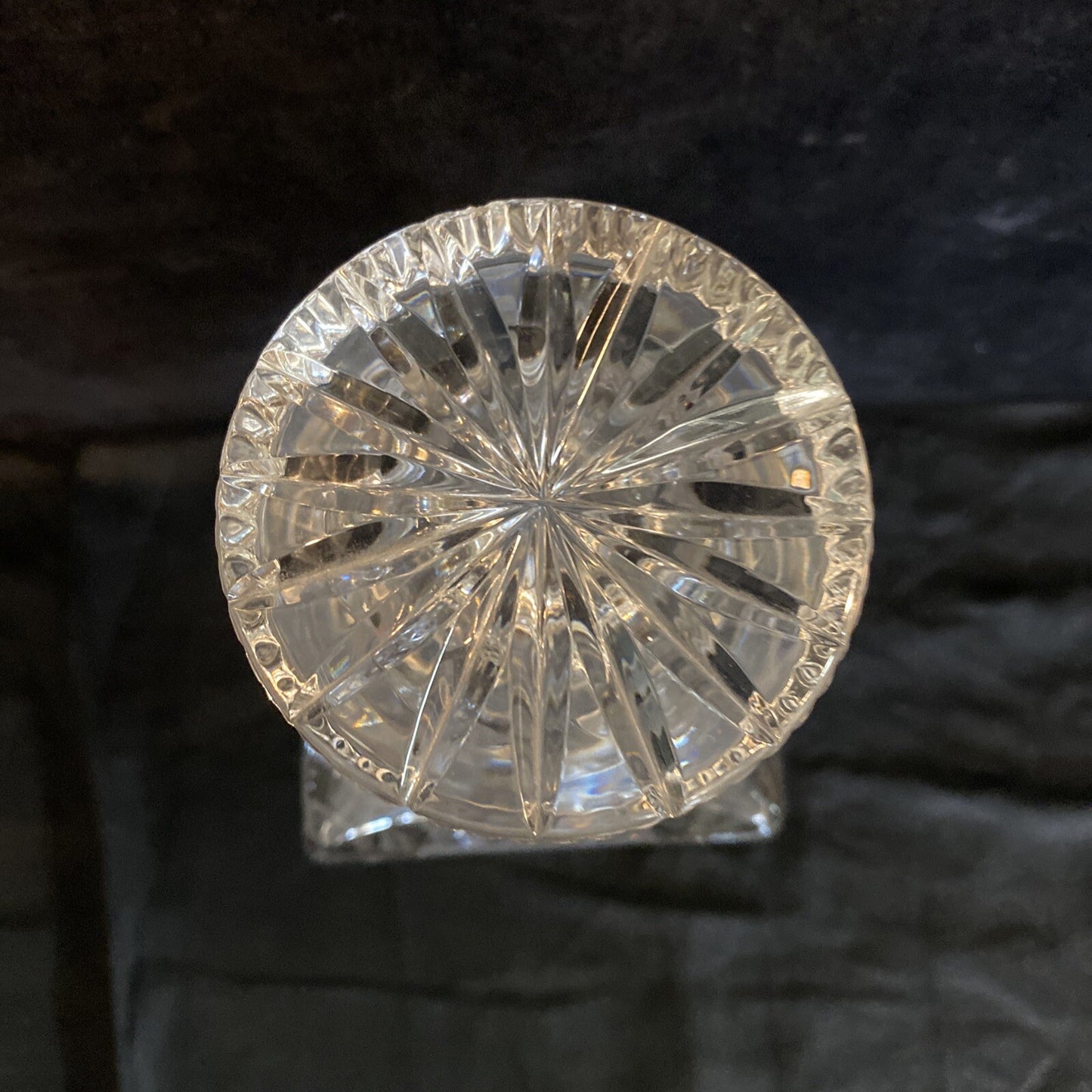 ENGLISH ROSEWOOD BRASS-MOUNTED TANTALUS SINGLE CUT GLASS DECANTER LIQUOR CADDIE