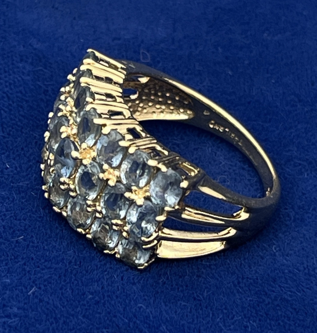 14k Yellow Gold 21 Blue Topaz Ring 5.8 g size 6.75 Thailand CID