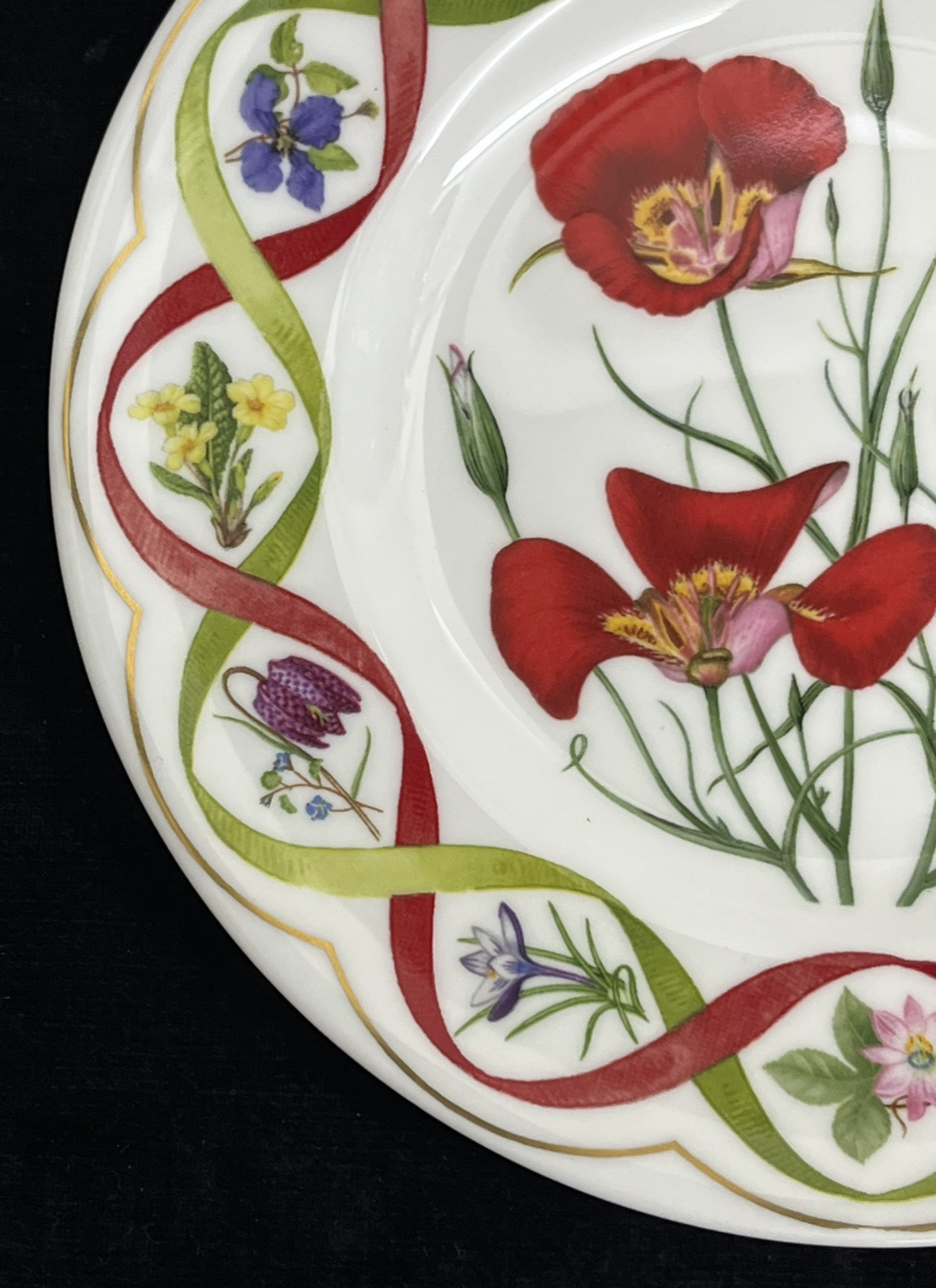 Wedgwood "The Flower Artists of Kew" Mariposa Lilies Plates Set of 2 - 8.25"