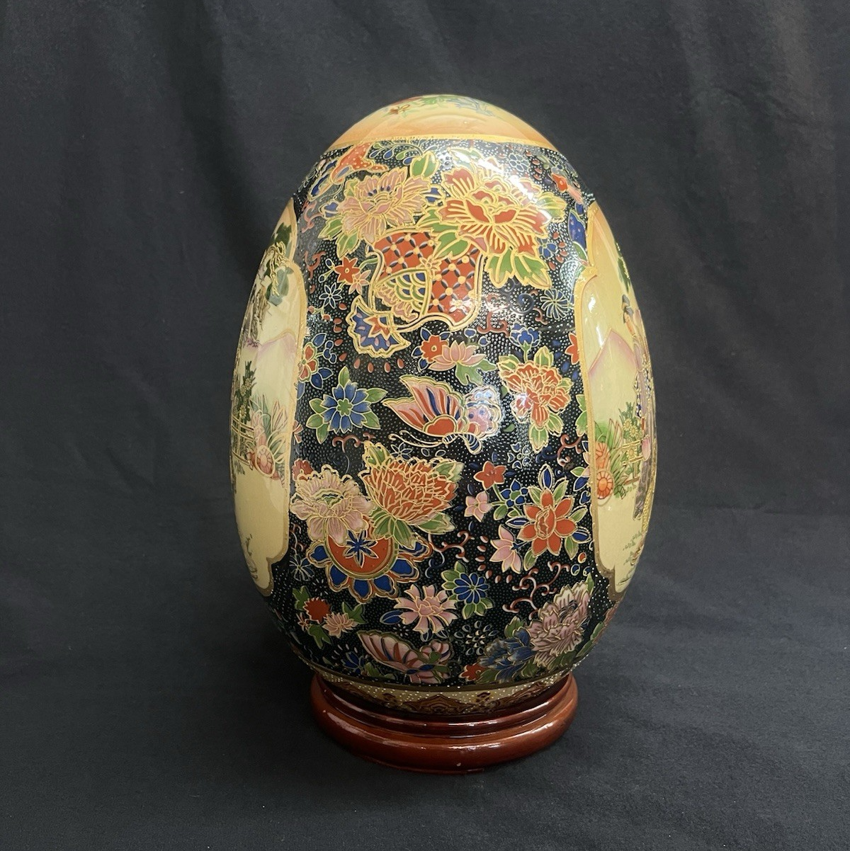 PB8 K.O.K Vintage Satsuma Hand Painted Moriage Geisha Scene Ceramic Egg w/ Base