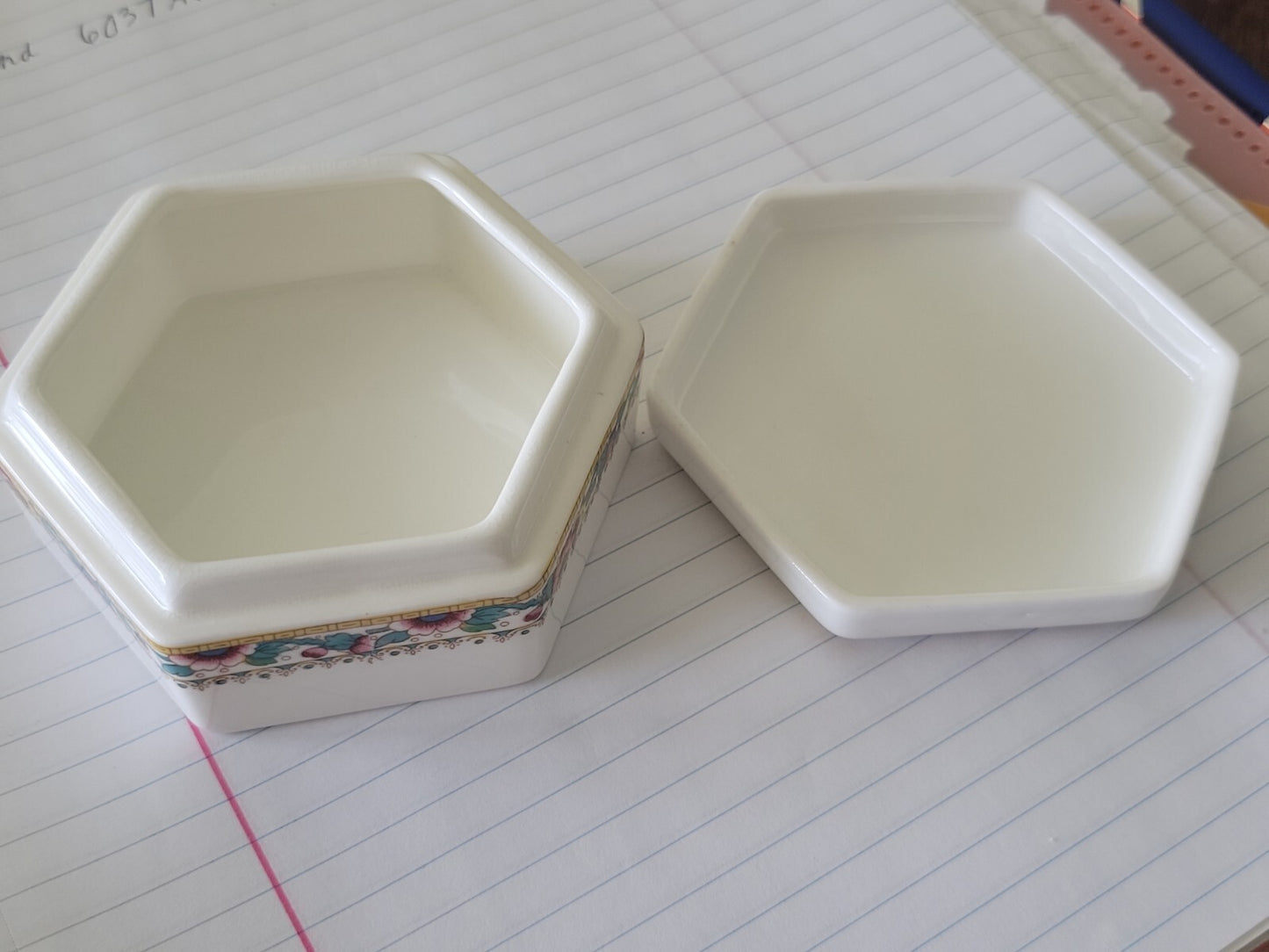 VINTAGE COALPORT CHINA TRINKET BOX W/ LID- MING ROSE  FLORAL MADE IN ENGLAND