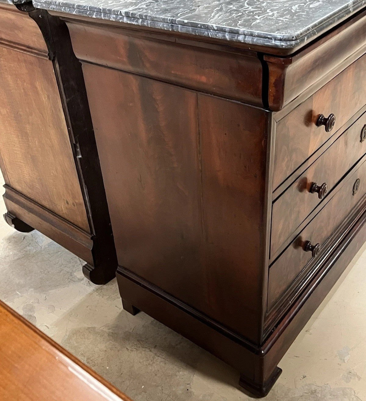 ANTIQUE FRENCH LOUIS PHILIPPE MARBLE-TOP BURLED MAHOGANY CHEST COMMODE