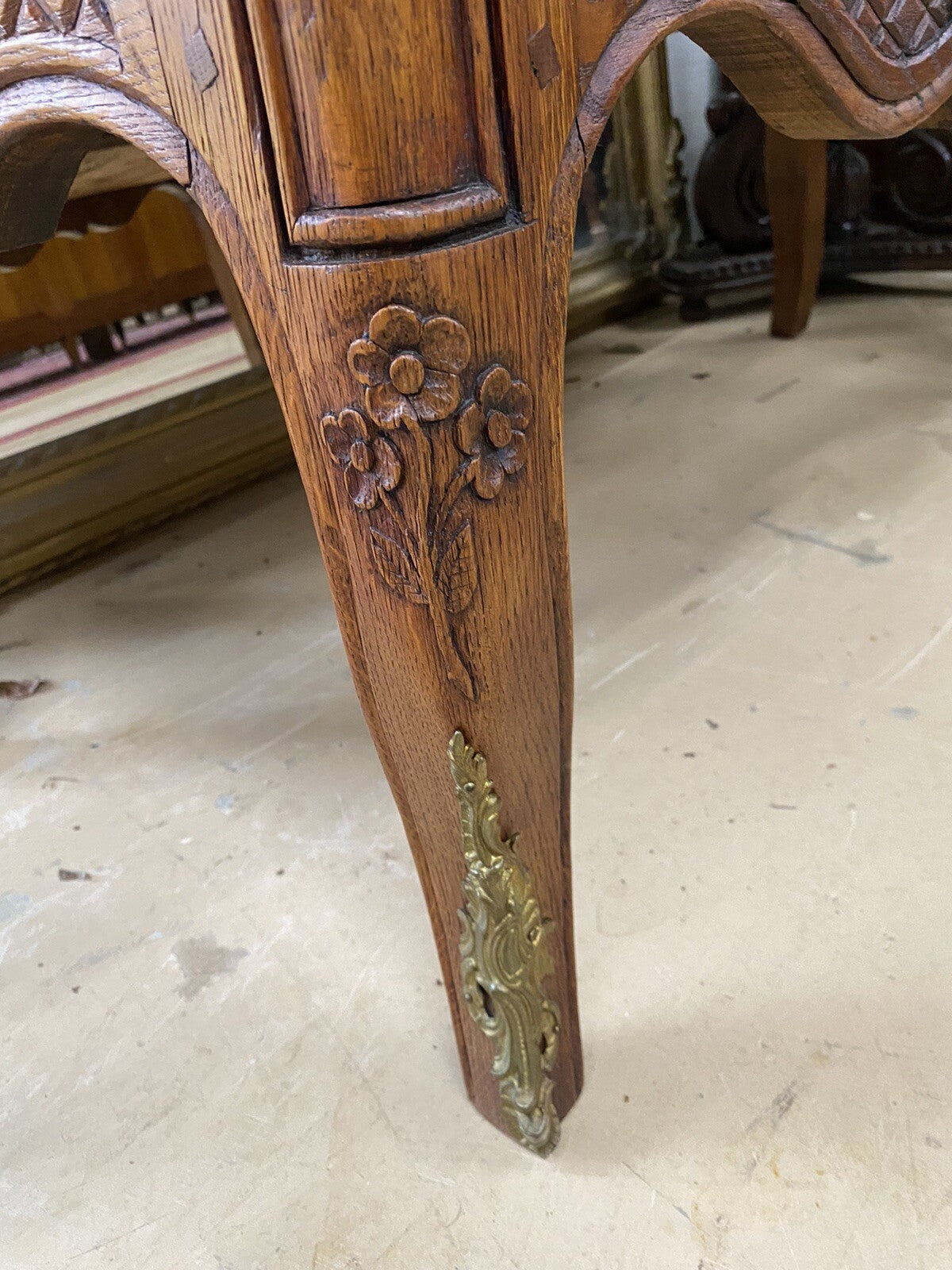 FRENCH PROVINCIAL LOUIS XV STYLE OAK COMMODE