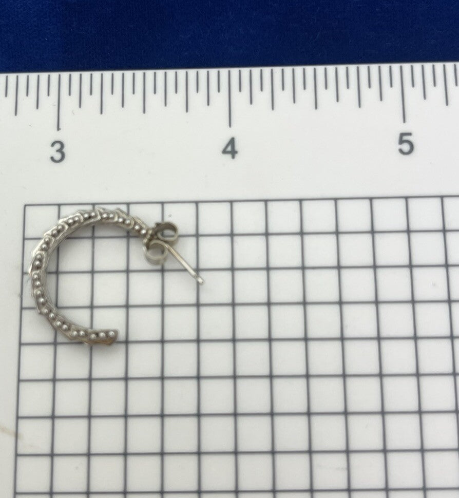 4.8g 14k White Gold Half Hoop Earrings