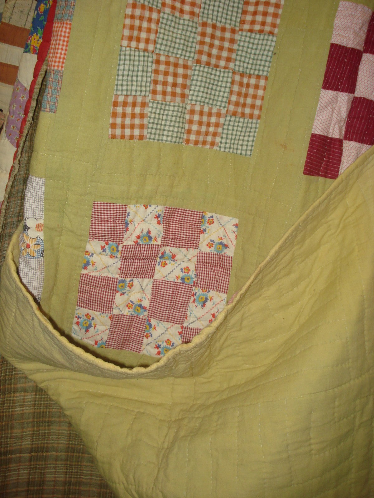 VINTAGE GREEN HANDSTITCHED PATCHWORK APPLIQUE SQUARES QUILT/BEDSPREAD/COMFORTER