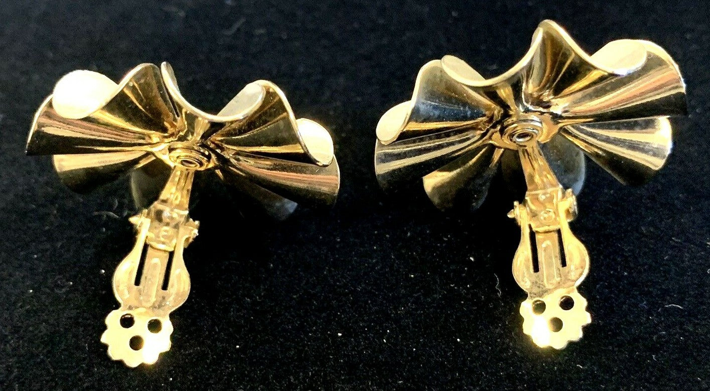 Vintage Large All Metal  Flower Earrings Clip On Gold Tone 3D 1.5"