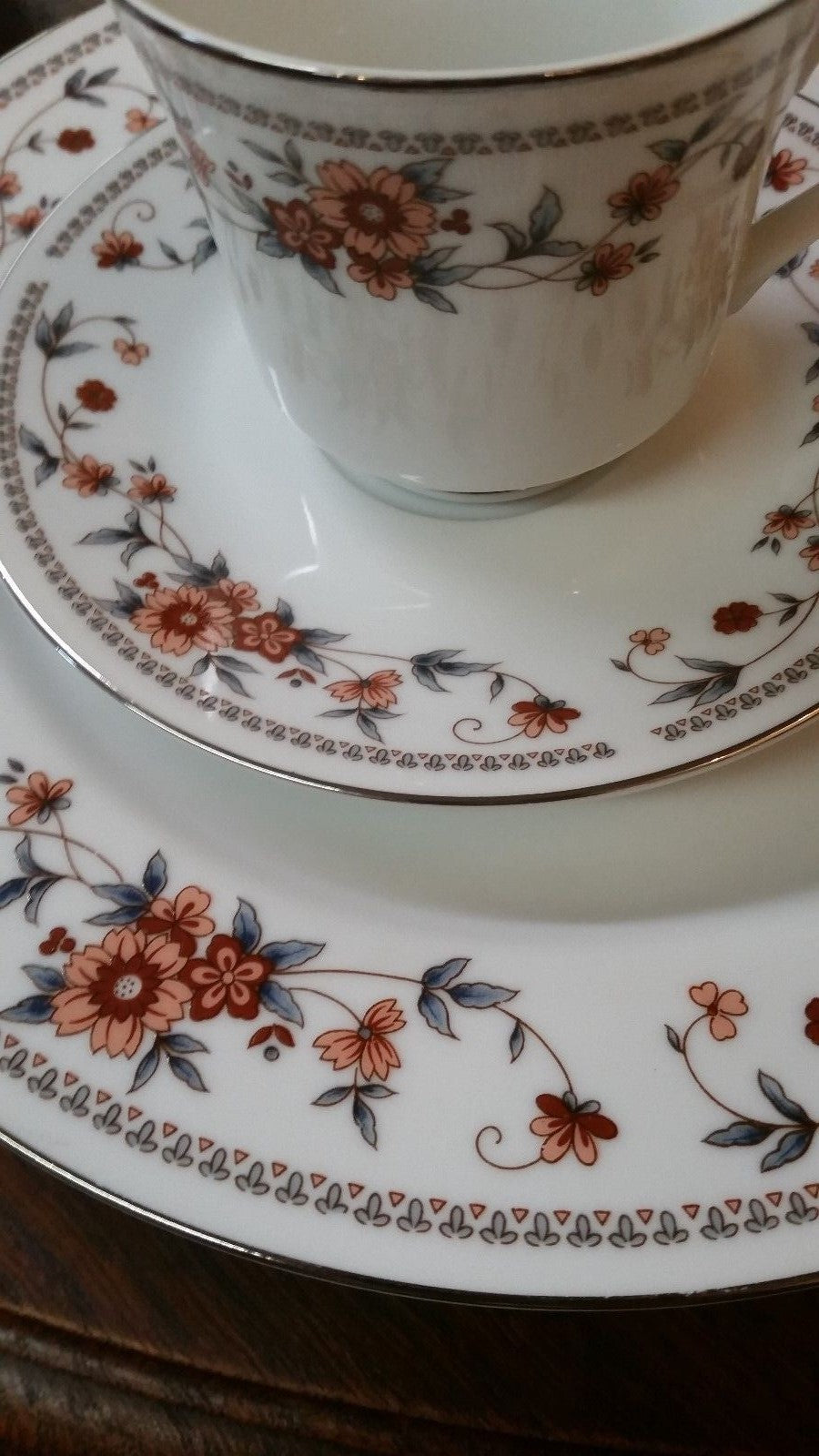 27 PC Set of Sheffield Anniversary China 10 dinner plates, 7 c/s, serving bowl