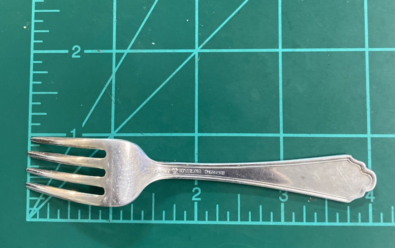 Lunt Sterling Silver William and Mary Baby Fork 4" 1921 16.1g