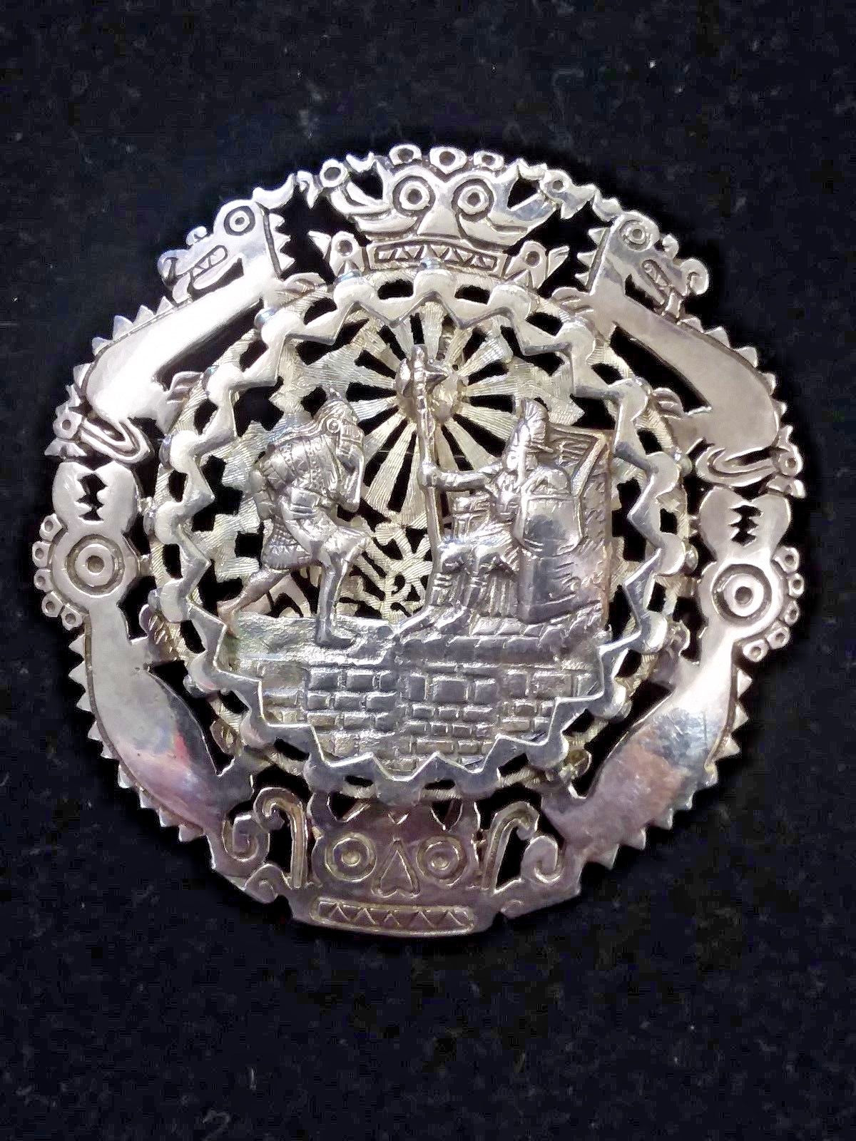 25g Vtg Arte Orfebre Peru Sterling Silver Round Carved Pin Pendant 3D Incan King