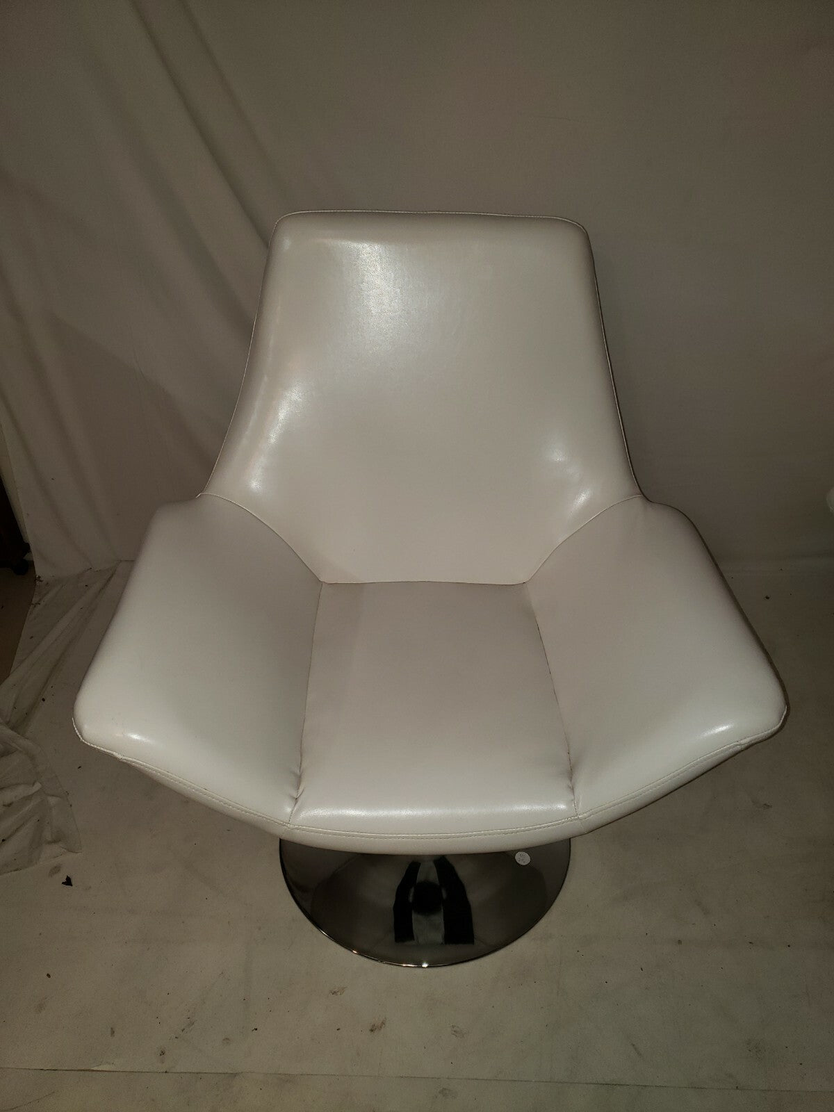 Eero Saarinen style Mid Century Modern White Chair