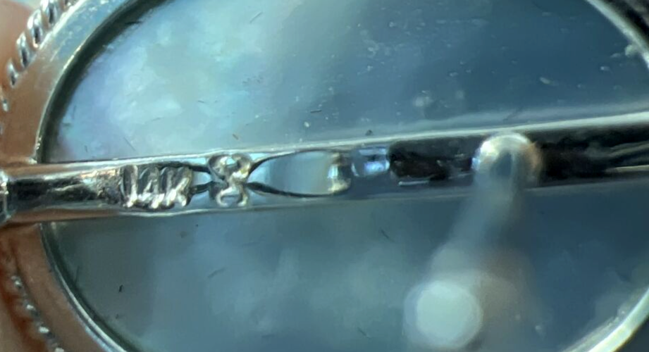 14k White Gold  Pierced  Gray Mobe  Pearl  Earrings 5.7 g  Omega back