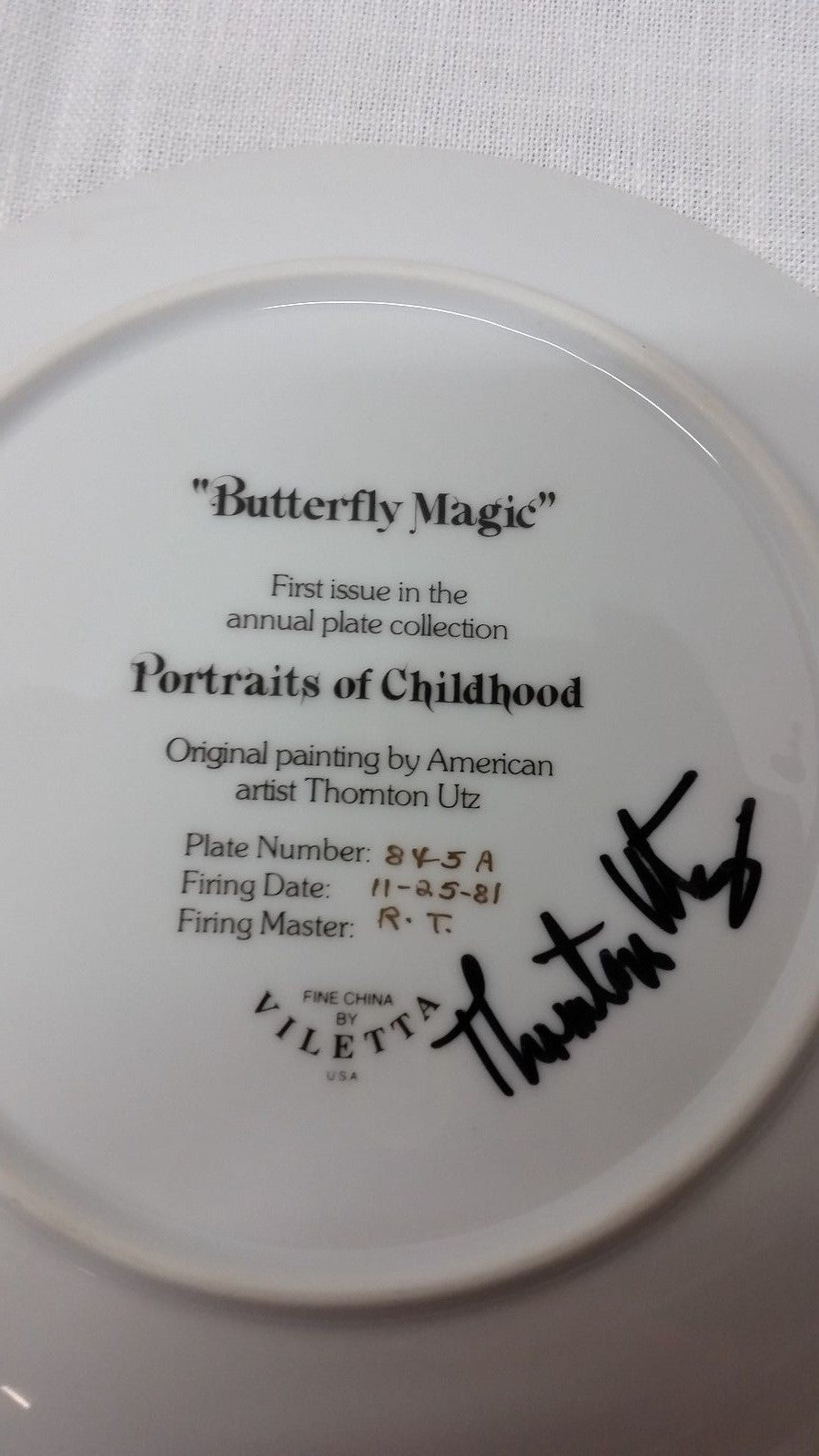 8.5'' Viletta Butterfly Magic Plate in Box w/ COA
